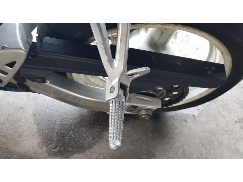 Recambio de estribo para suzuki gsx-r 600/750/1100 (1989-2000) referencia OEM IAM 4370033E00000  