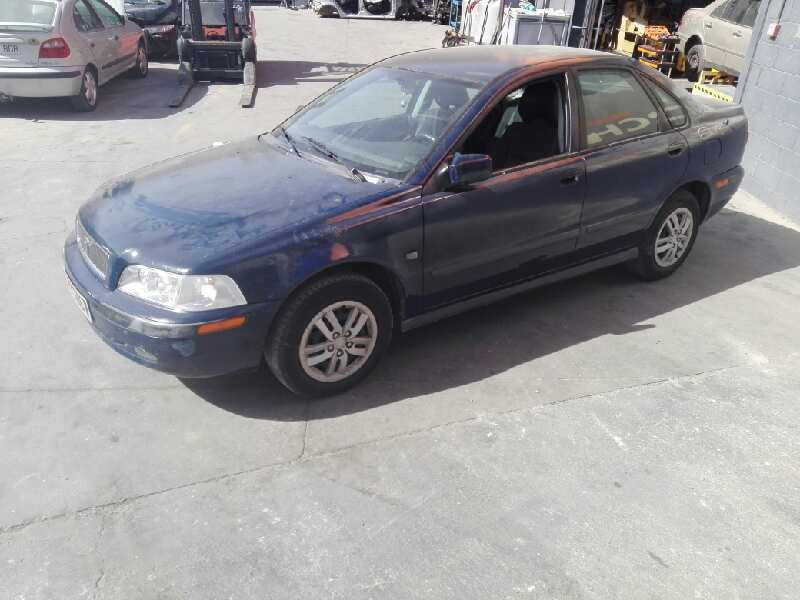 volvo s40 berlina del año 2000