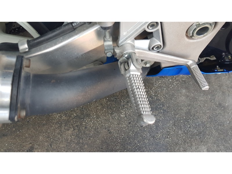 Recambio de estribo para suzuki gsx-r 600/750/1100 (1989-2000) referencia OEM IAM 4352133E0000  