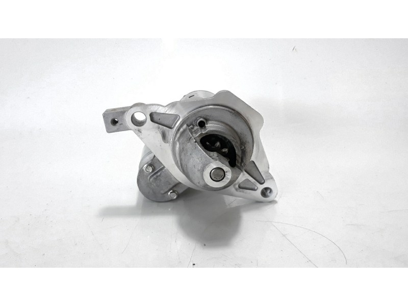 Recambio de motor arranque para toyota yaris 1.5 16v cat referencia OEM IAM 4380005110  