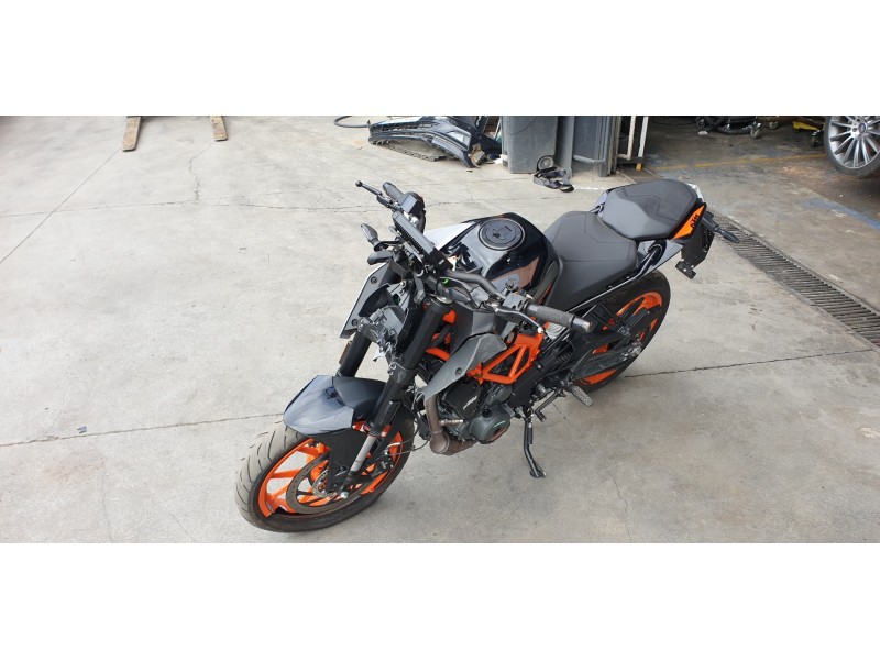 ktm 390 duke del año 2023