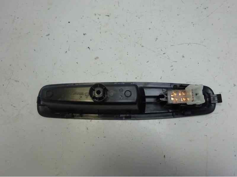 Recambio de mando elevalunas trasero derecho para renault kadjar zen referencia OEM IAM   