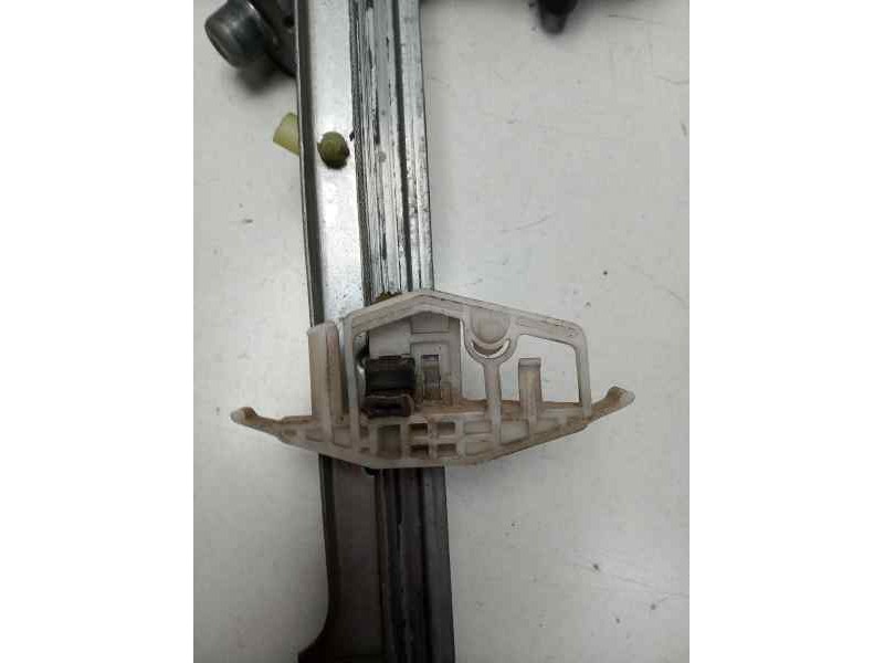 Recambio de elevalunas delantero derecho para citroen xsara berlina 1.9 diesel referencia OEM IAM 9221H3 106071901 CN33AL