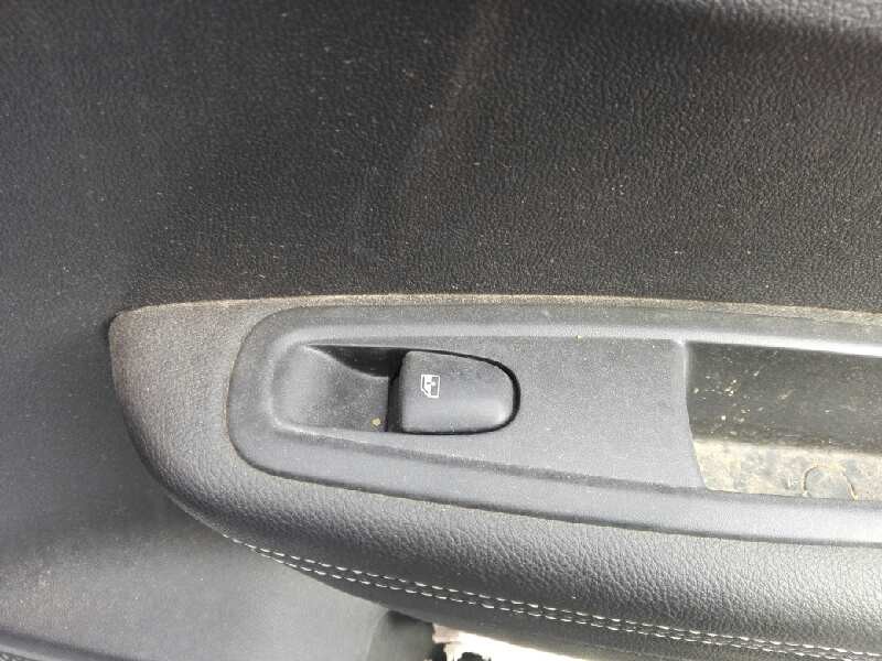 Recambio de mando elevalunas trasero derecho para renault kadjar zen referencia OEM IAM   