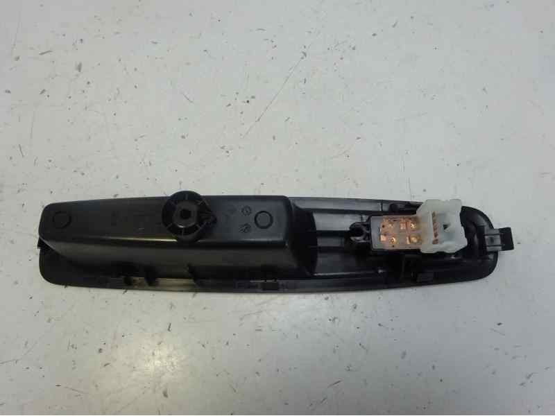 Recambio de mando elevalunas trasero izquierdo para renault kadjar zen referencia OEM IAM   