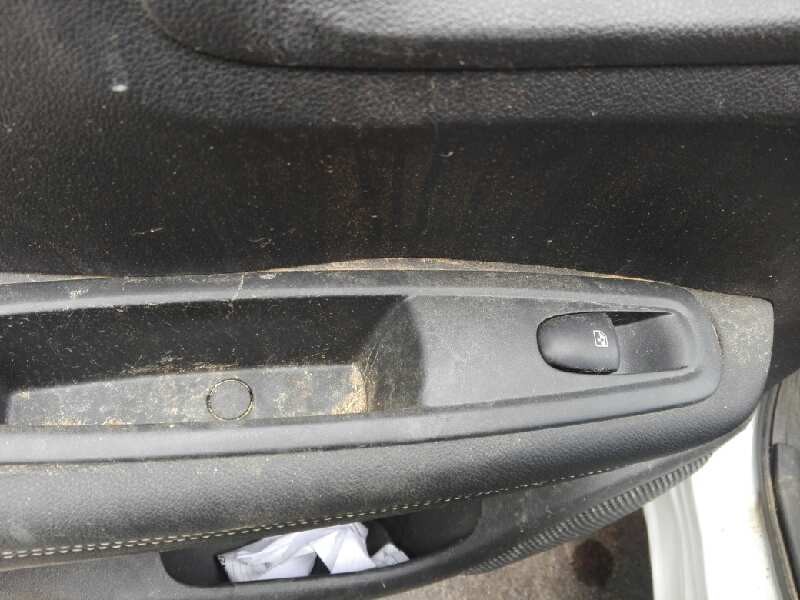 Recambio de mando elevalunas trasero izquierdo para renault kadjar zen referencia OEM IAM   