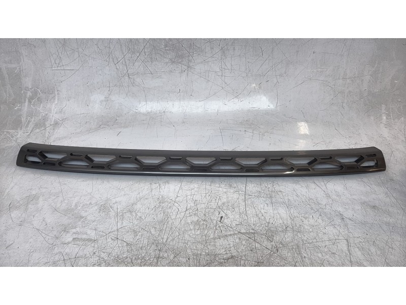 Recambio de rejilla delantera para land rover discovery sport pure referencia OEM IAM FK728A100CAW  