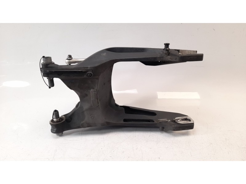 Recambio de puente trasero para ducati 899 panigale 899 panigale referencia OEM IAM 37011364BA  