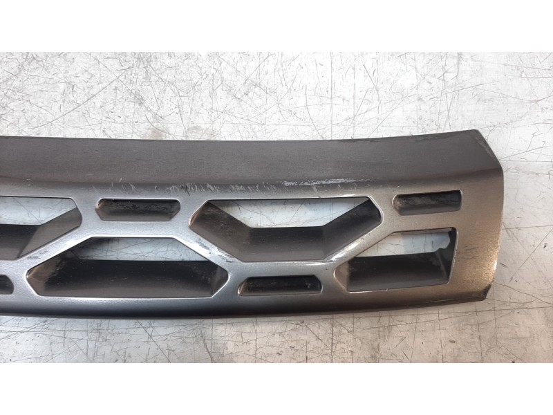 Recambio de rejilla delantera para land rover discovery sport pure referencia OEM IAM FK728A100CAW  