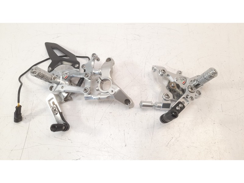 Recambio de estribo para ducati 899 panigale 899 panigale referencia OEM IAM PE400GP  