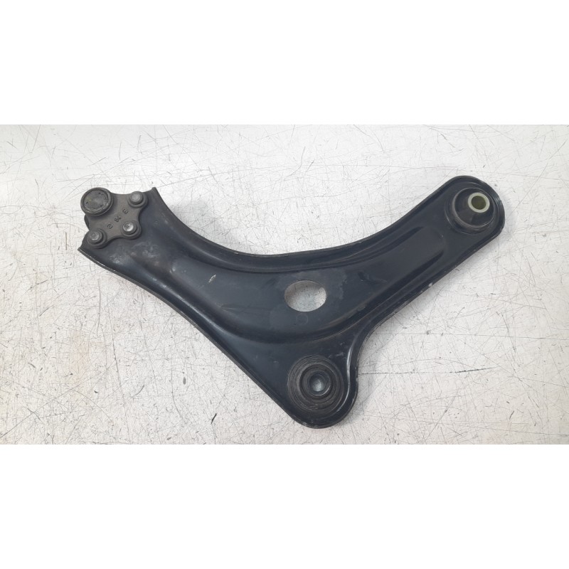 Recambio de brazo suspension inferior delantero izquierdo para citroen c3 feel referencia OEM IAM 9670772080 BR2065 ZWDCT022