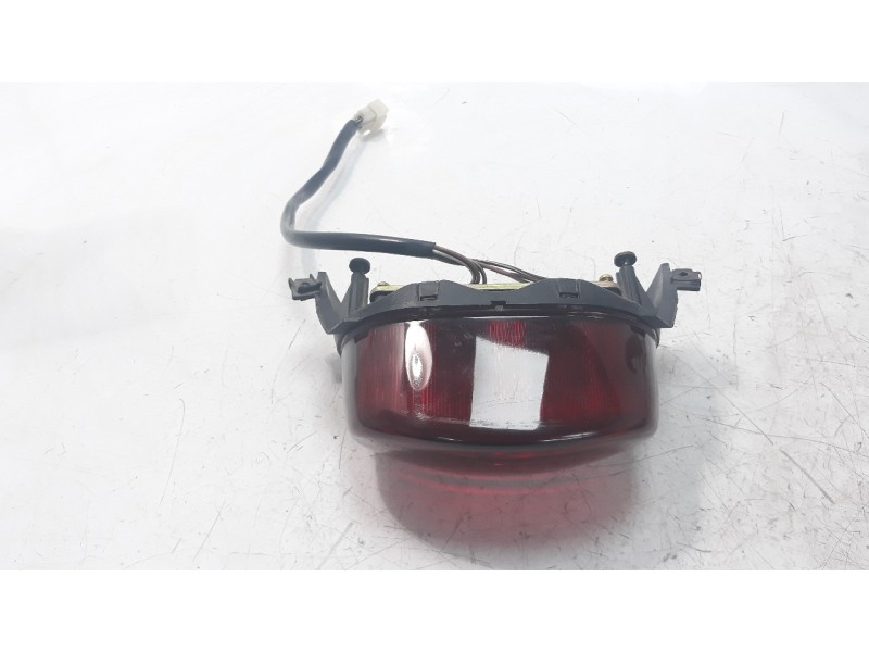 Recambio de piloto trasero central para suzuki gsx-r 600/750/1100 (1989-2000) referencia OEM IAM 35710961  