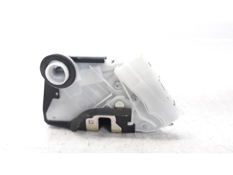 Recambio de cerradura puerta delantera izquierda para toyota yaris referencia OEM IAM 690400D520  