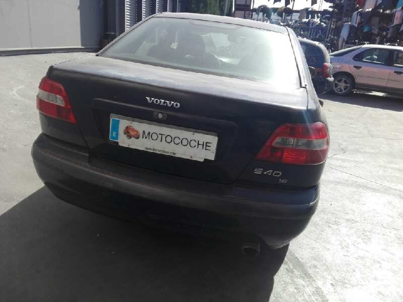 volvo s40 berlina del año 2000