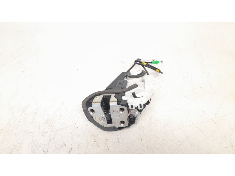 Recambio de cerradura puerta trasera izquierda para toyota yaris referencia OEM IAM 690600D320  