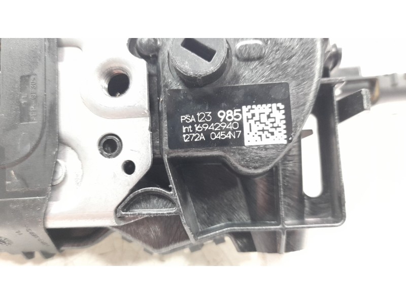 Recambio de cerradura puerta trasera izquierda para citroen c3 feel referencia OEM IAM 9812398580  