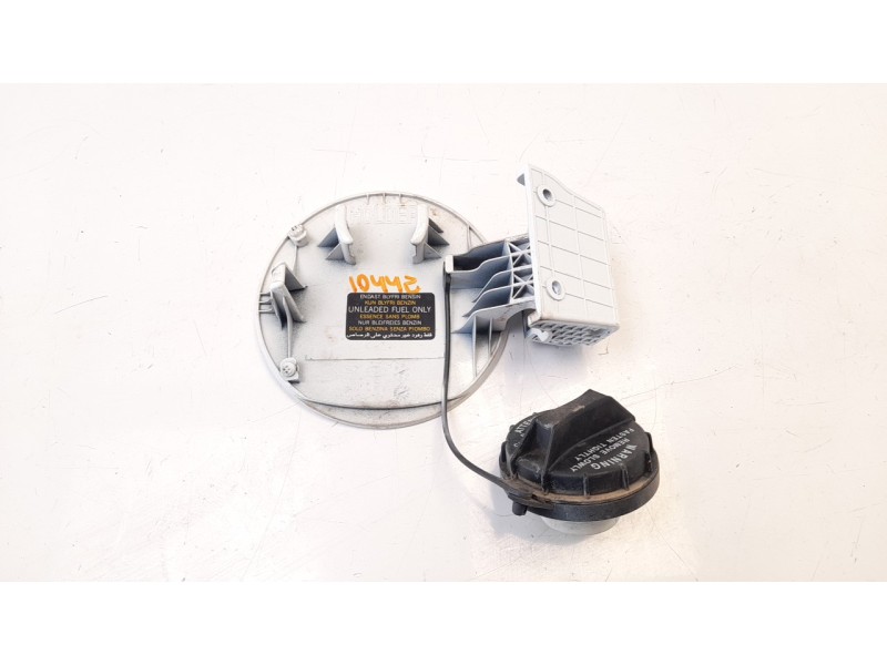 Recambio de tapa exterior combustible para hyundai i20 1.2 16v cat referencia OEM IAM 69510C7000  