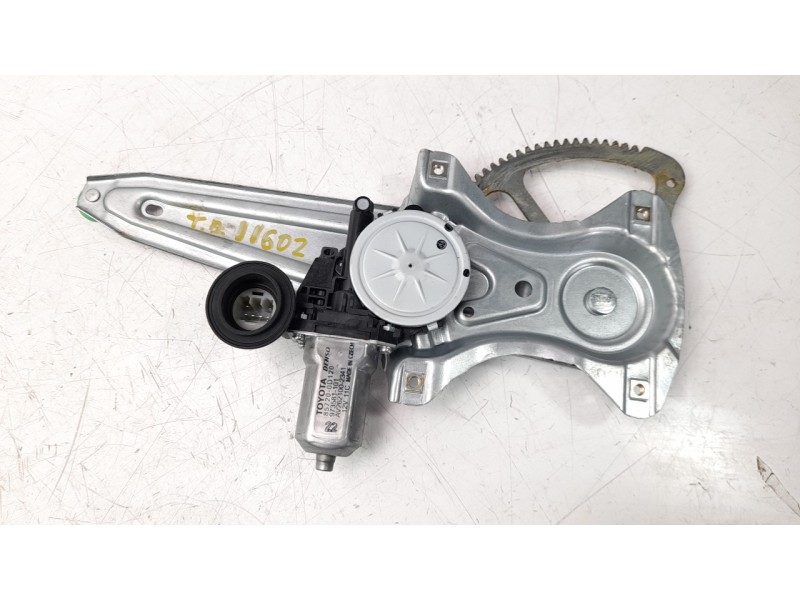 Recambio de elevalunas trasero derecho para toyota yaris referencia OEM IAM 698300D220  