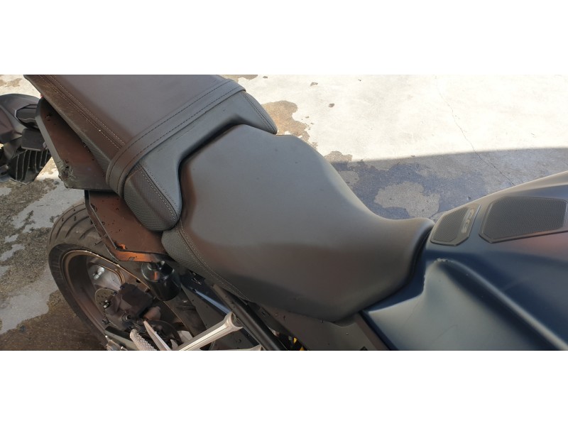 Recambio de asiento para honda cb 650r referencia OEM IAM 77100MKN0510  