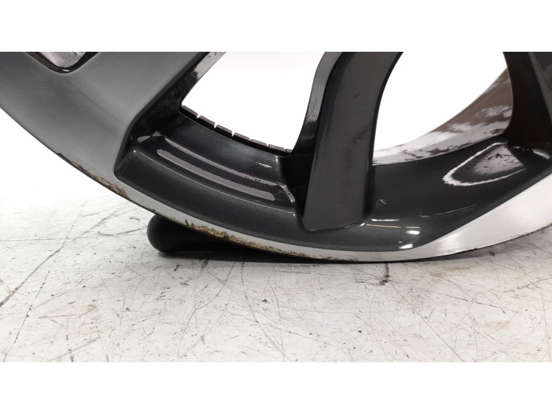 Recambio de llanta para toyota yaris referencia OEM IAM 426110DG80  