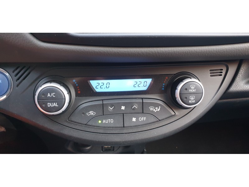 Recambio de mando climatizador para toyota yaris referencia OEM IAM 559000D800  