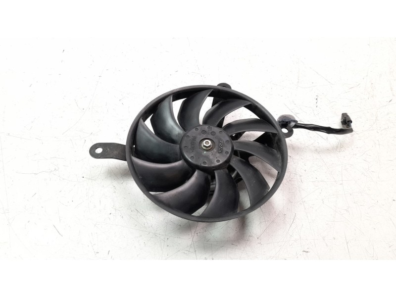 Recambio de electroventilador para honda cb 650r referencia OEM IAM 19030MKND51  