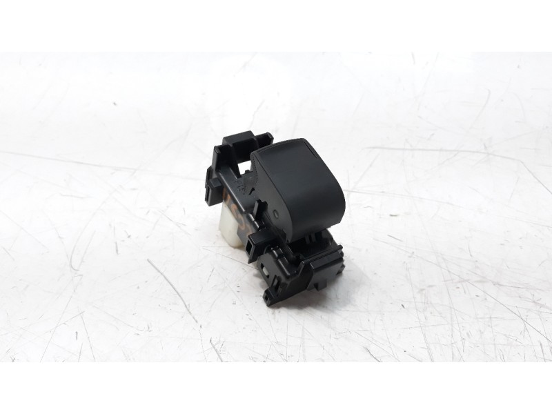 Recambio de mando elevalunas trasero derecho para toyota yaris referencia OEM IAM 848100D030  