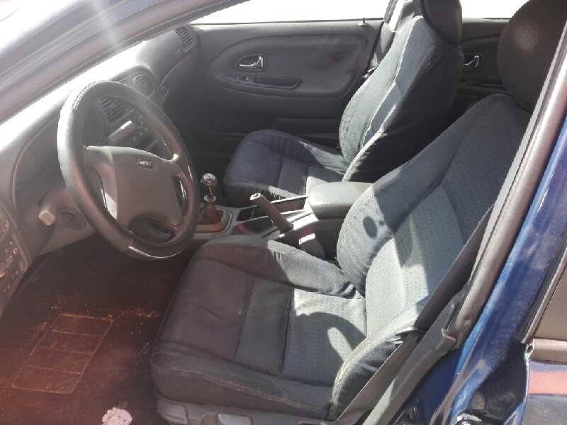 volvo s40 berlina del año 2000