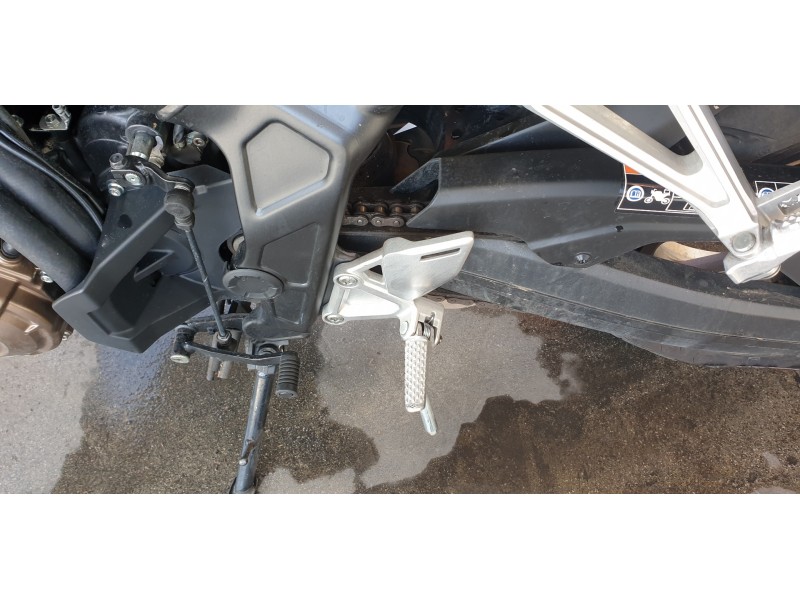 Recambio de estribo para honda cb 650r referencia OEM IAM 50700MKND50  