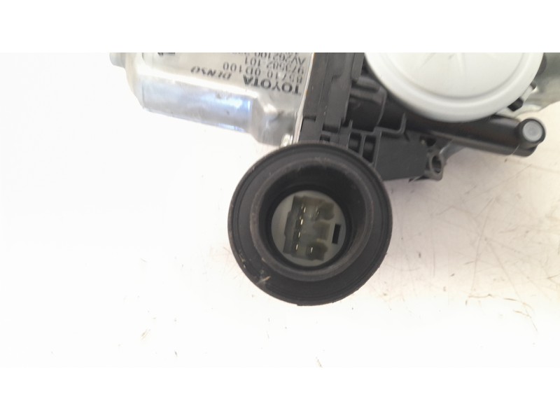Recambio de elevalunas trasero izquierdo para toyota yaris referencia OEM IAM 698400D220  