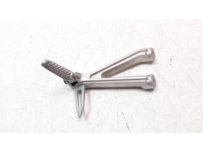 Recambio de estribo para honda cb 650r referencia OEM IAM 50760MKND50  