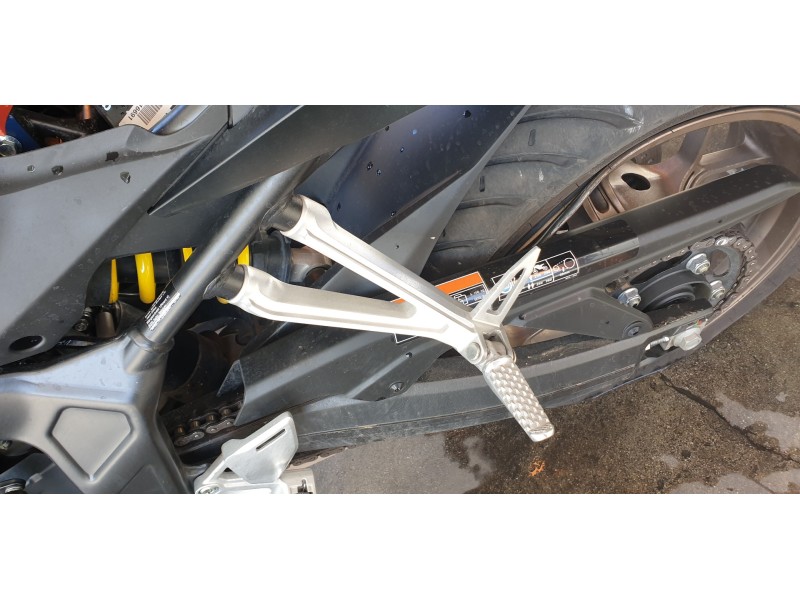 Recambio de estribo para honda cb 650r referencia OEM IAM 50760MKND50  