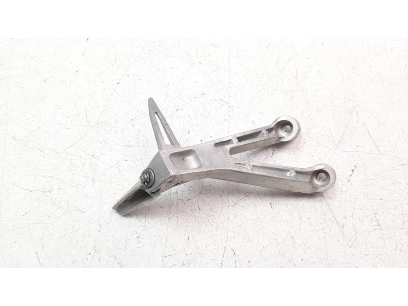Recambio de estribo para honda cb 650r referencia OEM IAM 50760MKND50  