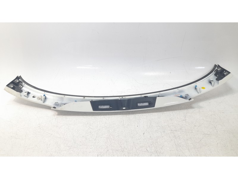 Recambio de molduras traseras para jeep compass ii business 4x2 referencia OEM IAM 5UN43TRMAC  