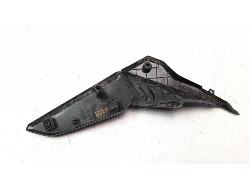 Recambio de moldura para honda cb 650r referencia OEM IAM 83611MKND500  