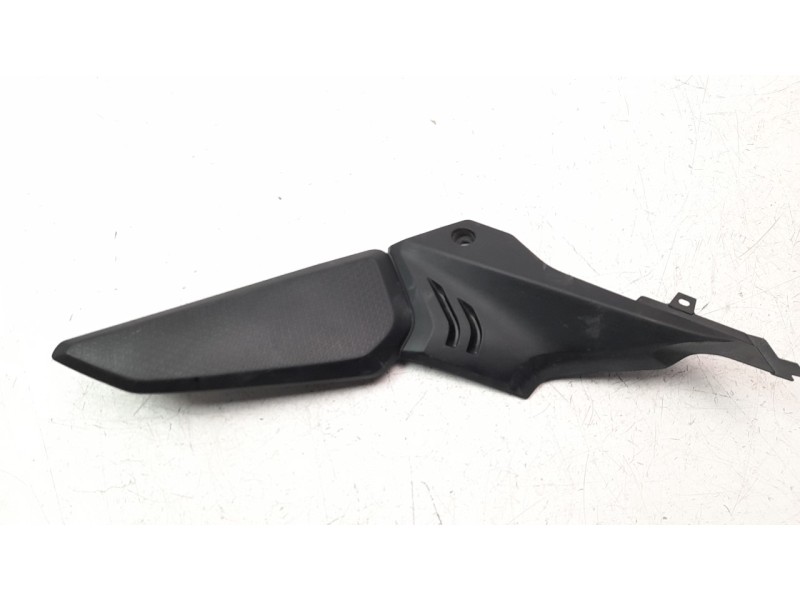 Recambio de moldura para honda cb 650r referencia OEM IAM 83511MKND500  