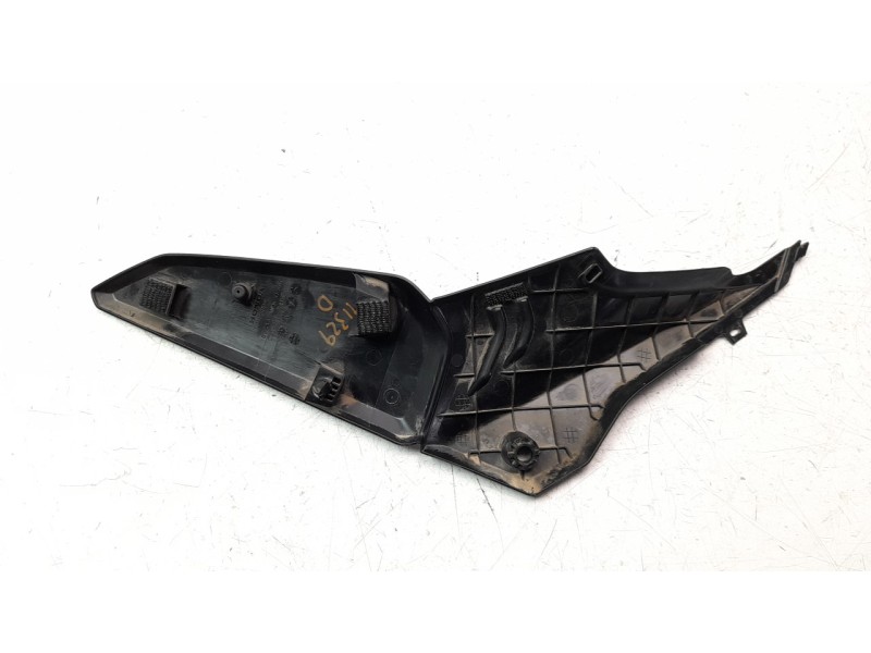 Recambio de moldura para honda cb 650r referencia OEM IAM 83511MKND500  