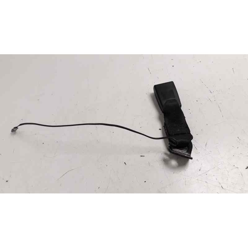Recambio de cinturon seguridad trasero central para opel corsa e color edition referencia OEM IAM   