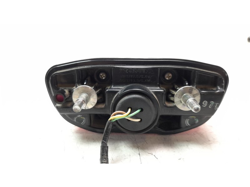 Recambio de piloto trasero central para honda cb 650r referencia OEM IAM 33701MKND51  