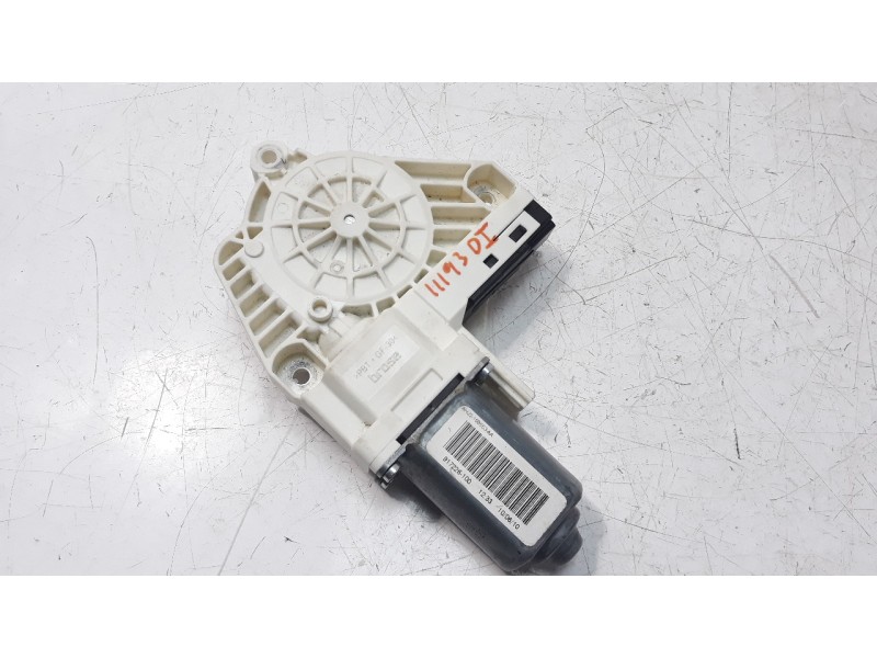 Recambio de motor elevalunas delantero izquierdo para land rover discovery 4 2.7 td v6 cat referencia OEM IAM AH2215B553AA  