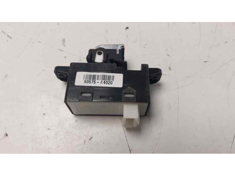 Recambio de mando elevalunas delantero derecho para kia carens ( ) x-tech referencia OEM IAM 93575A4020CA  
