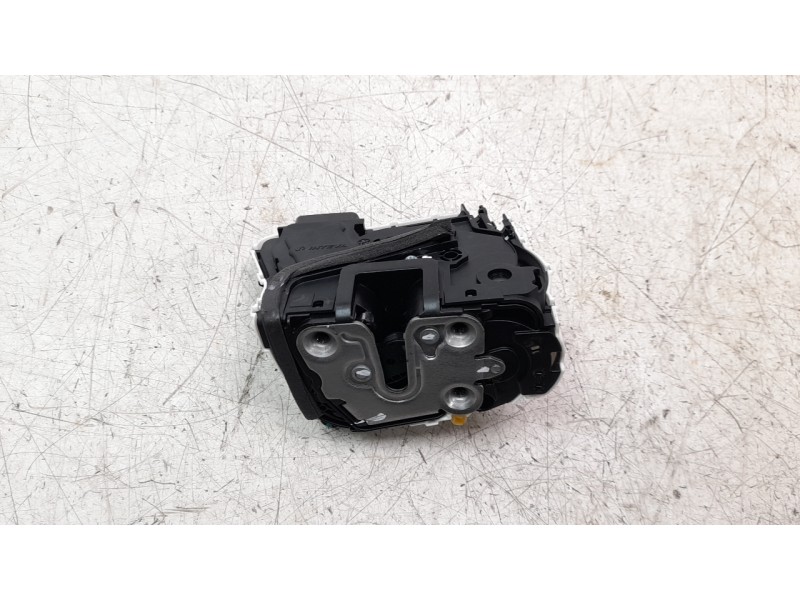 Recambio de cerradura puerta delantera izquierda para mg zs comfort referencia OEM IAM 10845780  