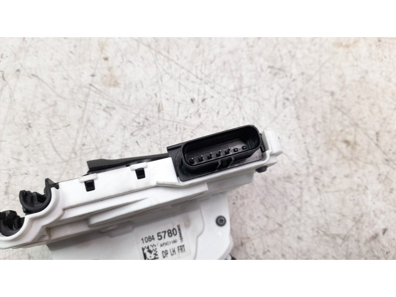 Recambio de cerradura puerta delantera izquierda para mg zs comfort referencia OEM IAM 10845780  