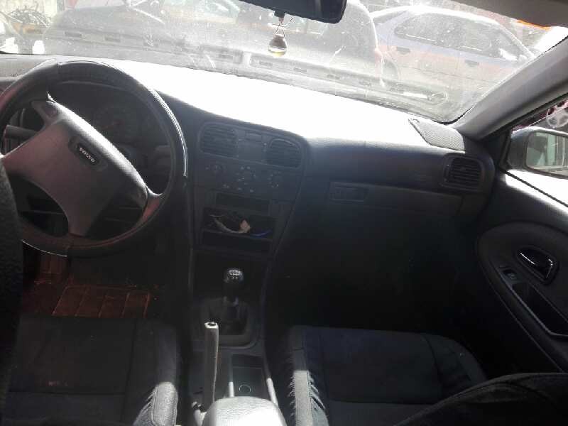 volvo s40 berlina del año 2000