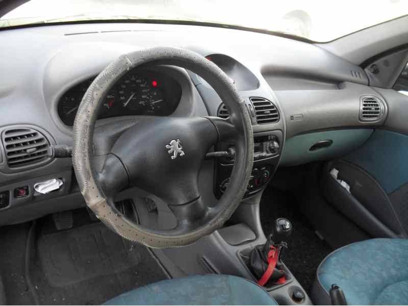 peugeot 206 berlina del año 2000