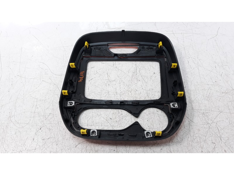 Recambio de moldura para renault captur 1.5 dci diesel fap energy referencia OEM IAM 682705384R  
