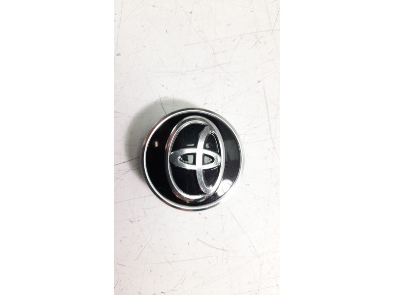 Recambio de tapacubos para toyota hilux (kun) referencia OEM IAM TAPATOYOTA  