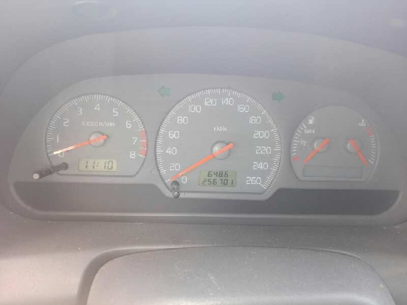 volvo s40 berlina del año 2000