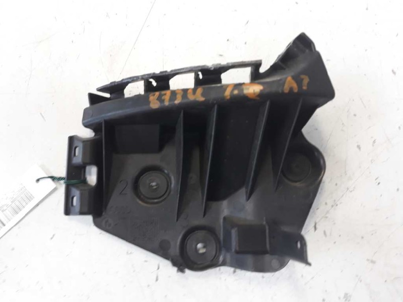 Recambio de molduras traseras para audi a3 (8p) 2.0 tdi referencia OEM IAM 8P4807393A  