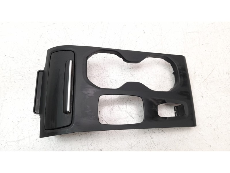 Recambio de moldura para volvo xc 40 2.0 diesel cat referencia OEM IAM 31469010  